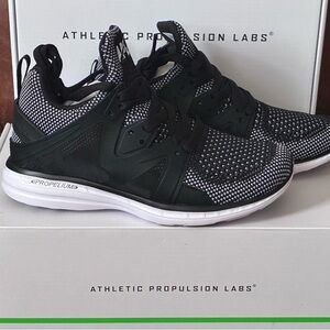 APL Black and White Ascend